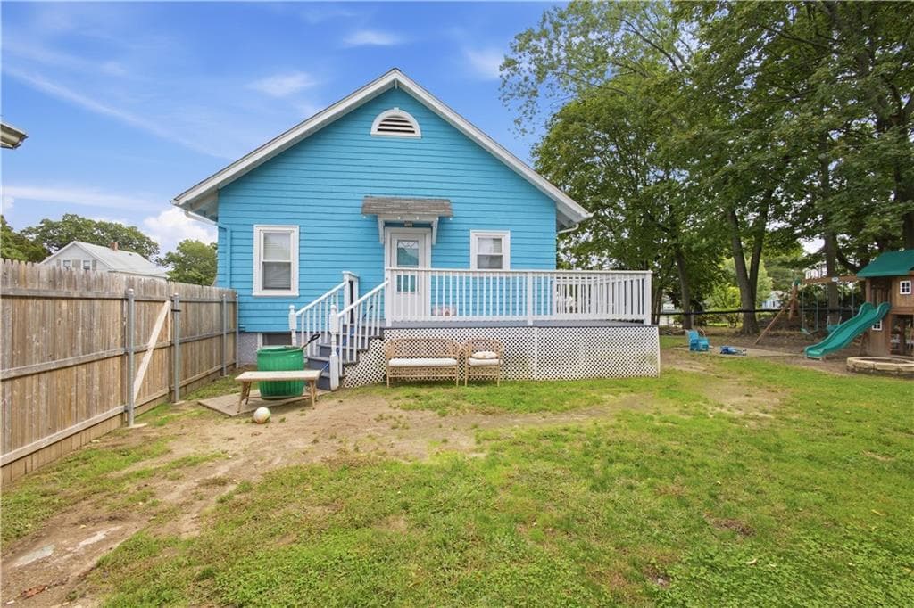 Single Family Residence at 99 Phillips Avenue, Warwick, photo 8 of 33