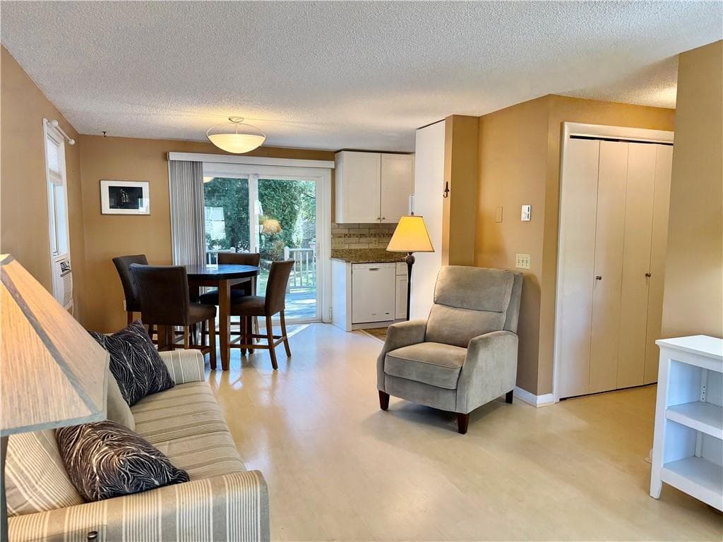Condominium at 32 W Castle Way UNIT A, Charlestown, photo 6 of 24
