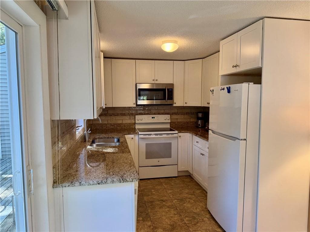 Condominium at 32 W Castle Way UNIT A, Charlestown, photo 7 of 24
