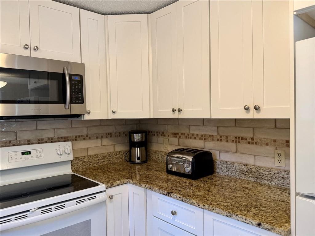 Condominium at 32 W Castle Way UNIT A, Charlestown, photo 8 of 24