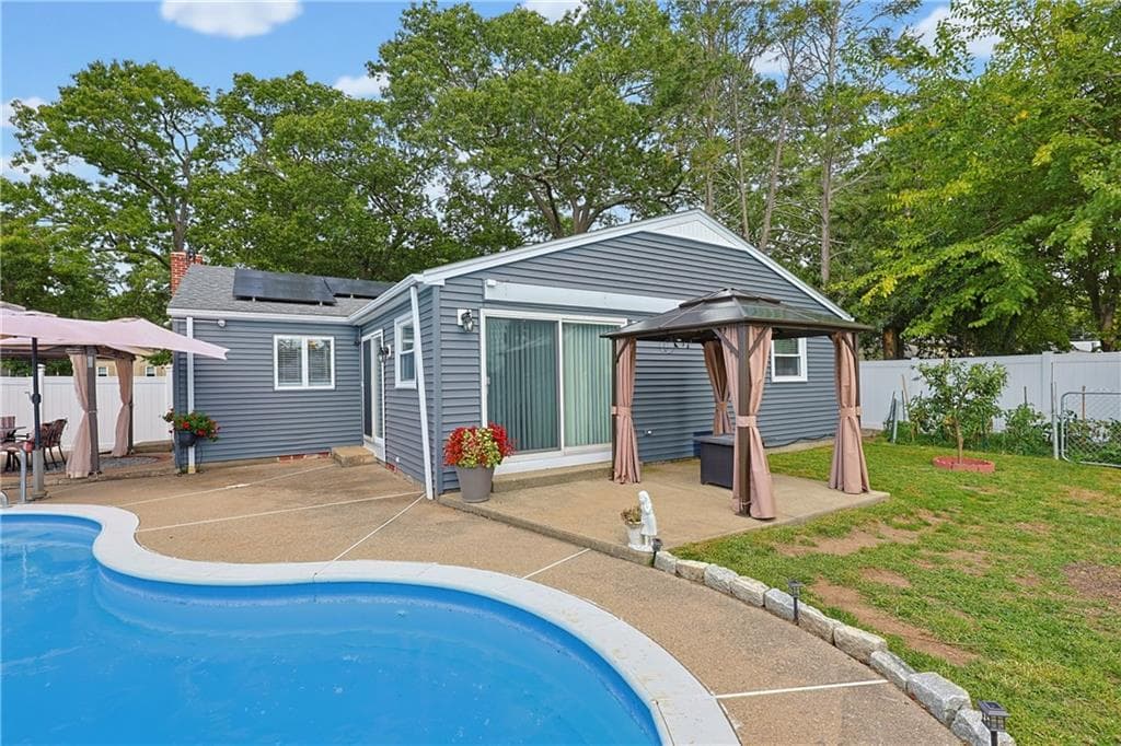Single Family Residence at 849 Roger Williams Avenue, East Providence, photo 32 of 40