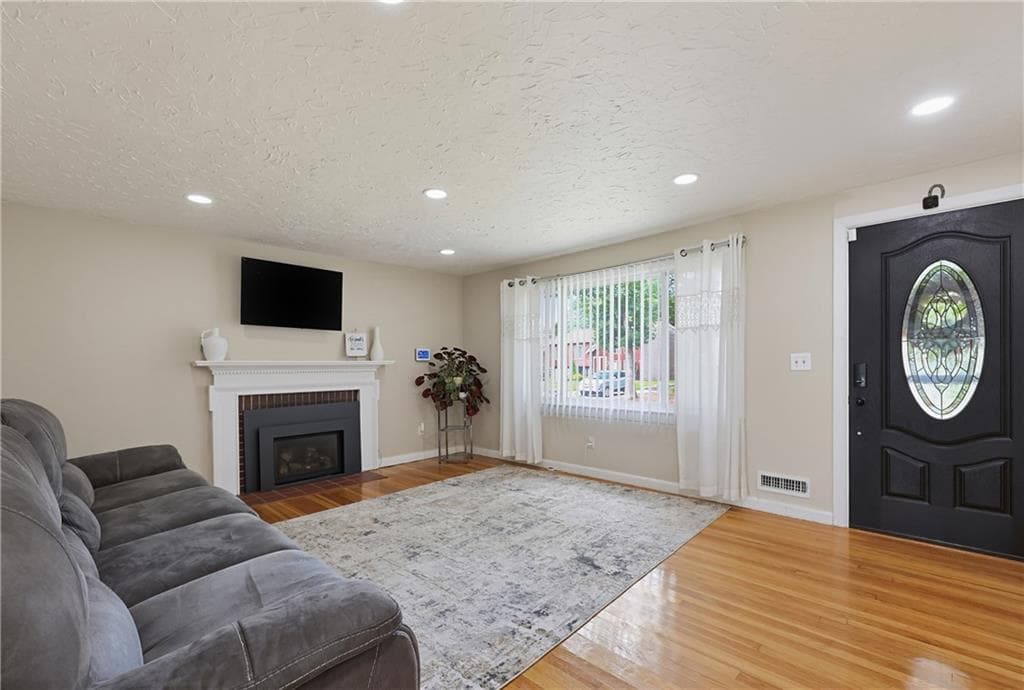 Single Family Residence at 849 Roger Williams Avenue, East Providence, photo 15 of 40