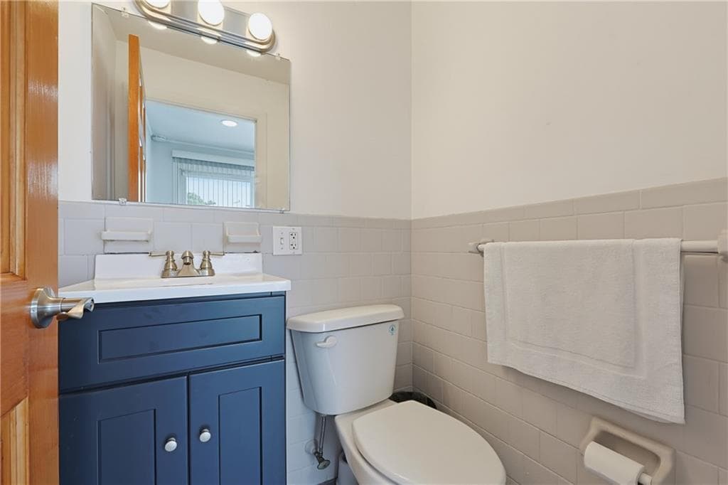 Single Family Residence at 849 Roger Williams Avenue, East Providence, photo 25 of 40