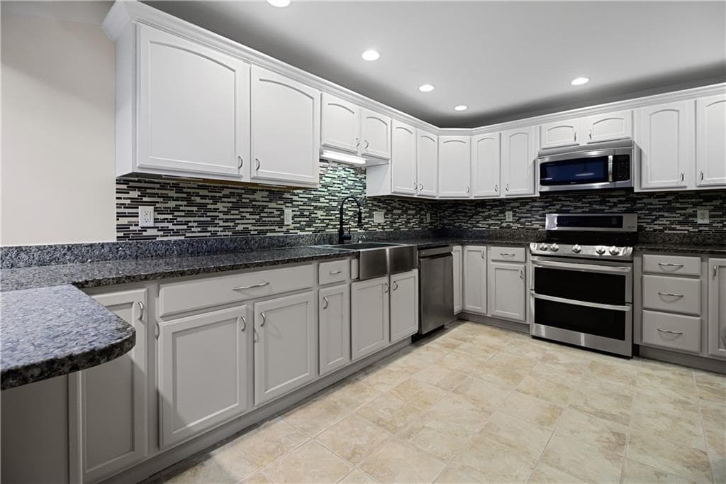 Condominium at 1 Tupperware Drive UNIT 316, North Smithfield, photo 5 of 32