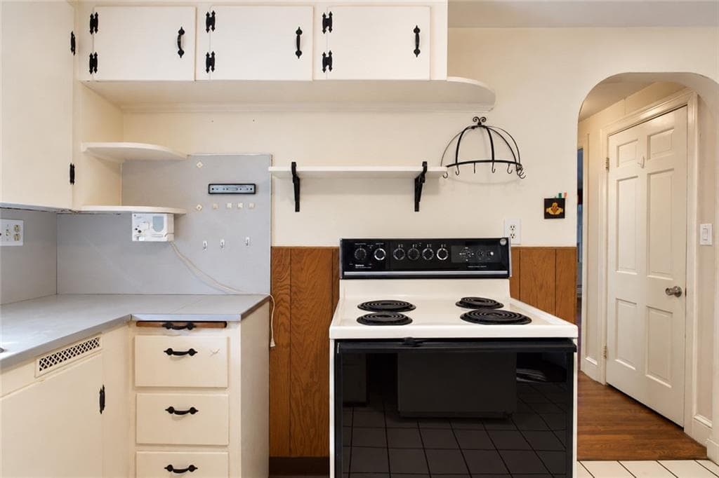 Single Family Residence at 81 Park View Avenue, Warwick, photo 13 of 41