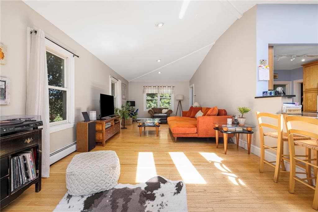 Single Family Residence at 29 Valentine Circle, Warwick, photo 10 of 49