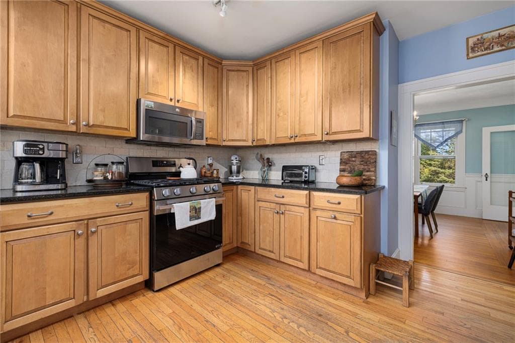 Single Family Residence at 29 Valentine Circle, Warwick, photo 14 of 49