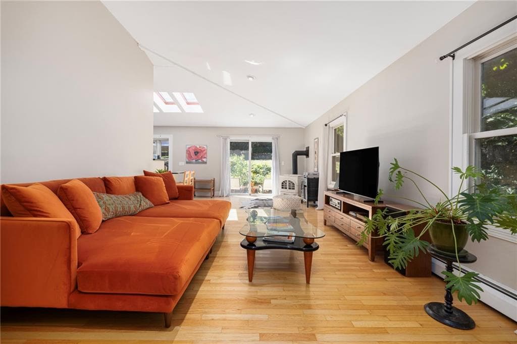 Single Family Residence at 29 Valentine Circle, Warwick, photo 11 of 49