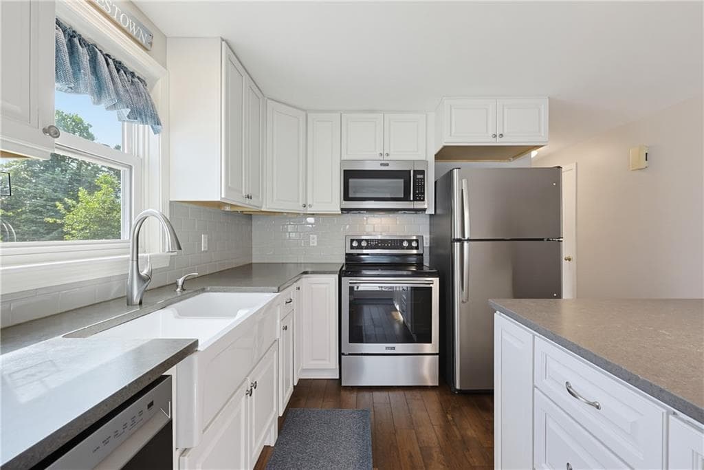 Single Family Residence at 2230 Matunuck School House Road, Charlestown, photo 5 of 39