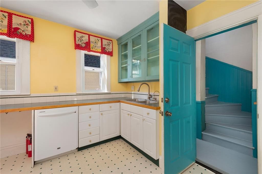 Multi Family at 21 Taft Avenue, Providence, photo 16 of 49