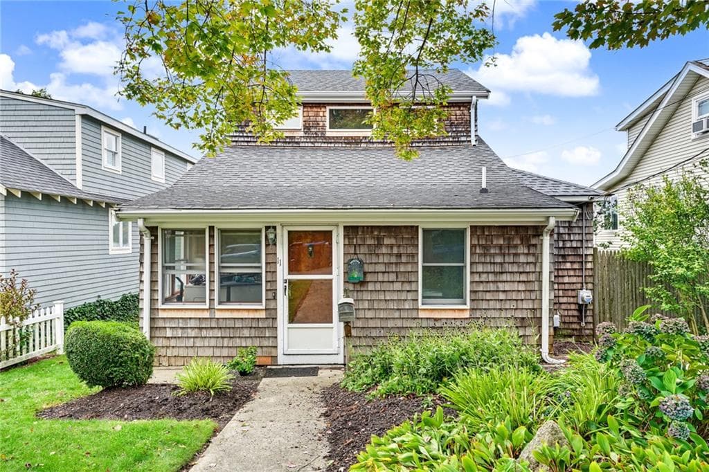 Single Family Residence at 11 Riverview Drive, Barrington, photo 6 of 50