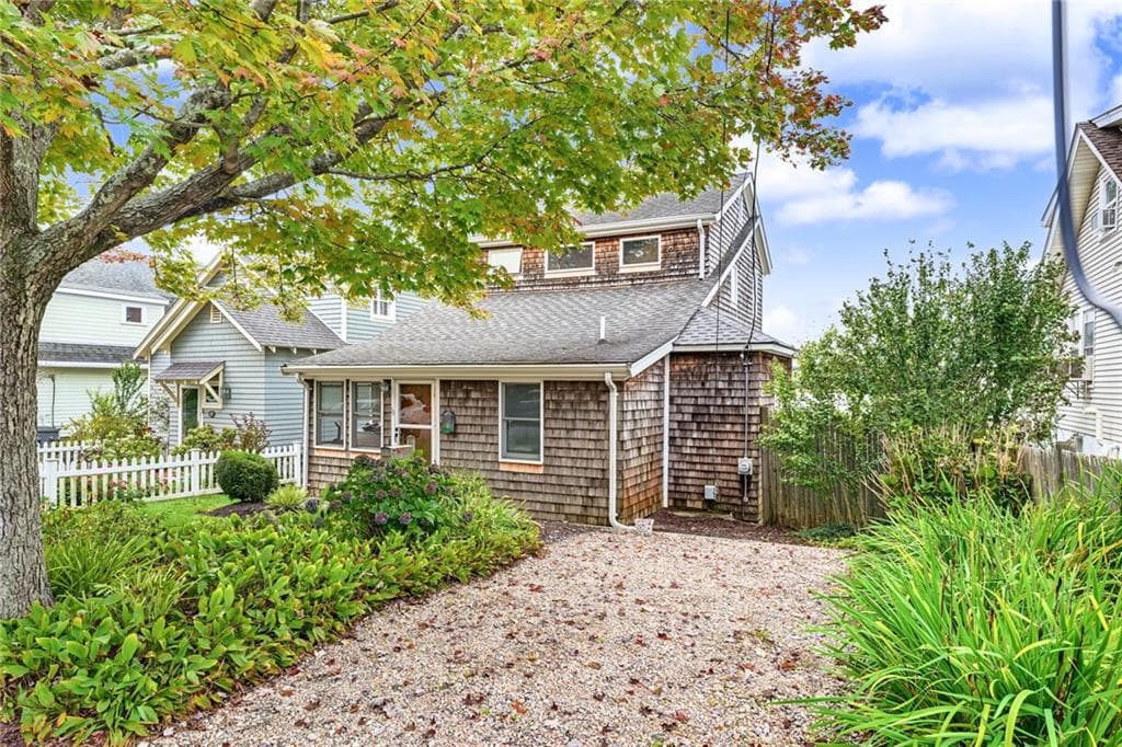 Single Family Residence at 11 Riverview Drive, Barrington, photo 7 of 50