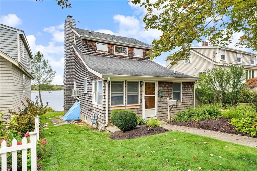 Single Family Residence at 11 Riverview Drive, Barrington, photo 5 of 50