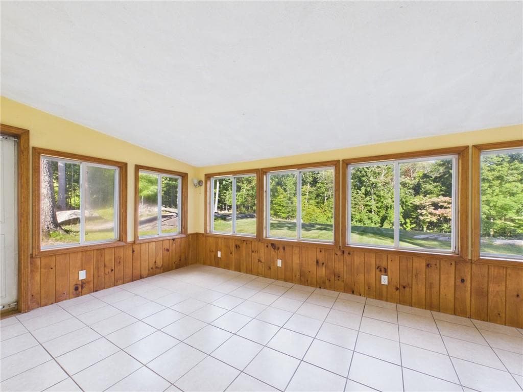 Single Family Residence at 778 Hammet Road, Coventry, photo 10 of 29