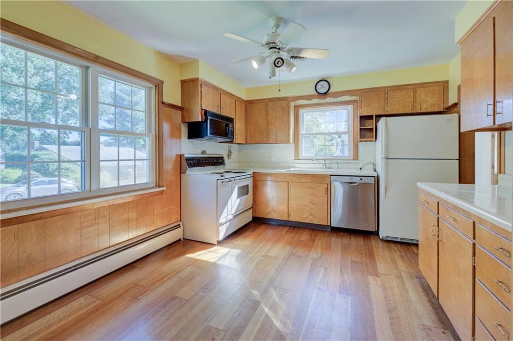 Single Family Residence at 40 Brimfield Road, Cranston, photo 6 of 40