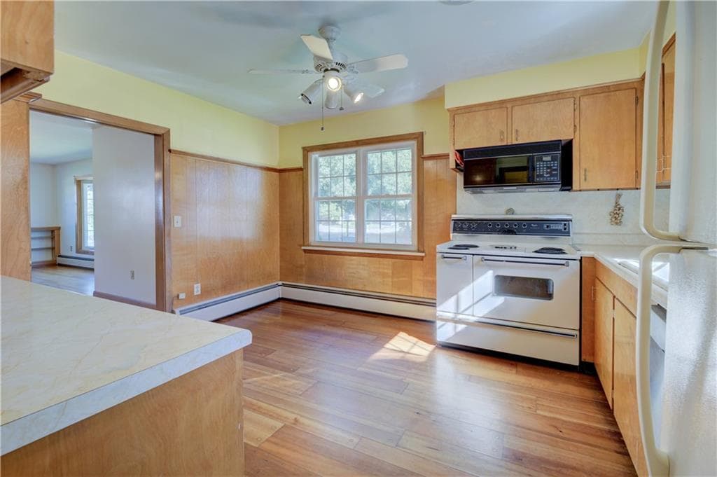 Single Family Residence at 40 Brimfield Road, Cranston, photo 5 of 40