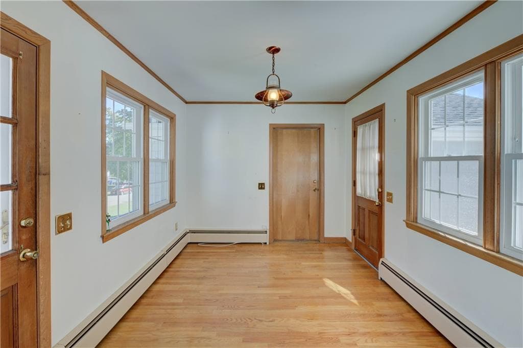 Single Family Residence at 40 Brimfield Road, Cranston, photo 4 of 40