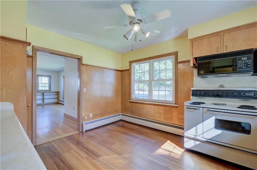 Single Family Residence at 40 Brimfield Road, Cranston, photo 8 of 40