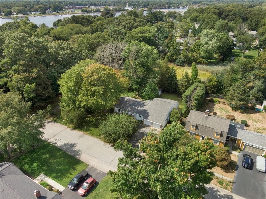 Single Family Residence at 14 Plymouth Drive, Barrington, photo 2 of 40