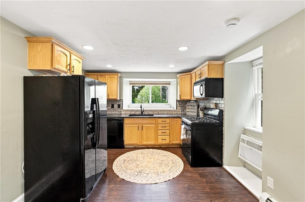 Condominium at 25 Stillwater Road UNIT 3, Smithfield, photo 11 of 24