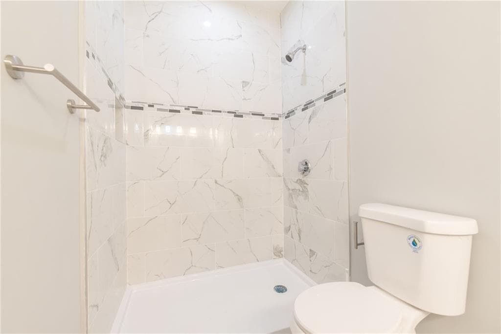 Condominium at 184 Avenue C UNIT -3, Woonsocket, photo 15 of 21