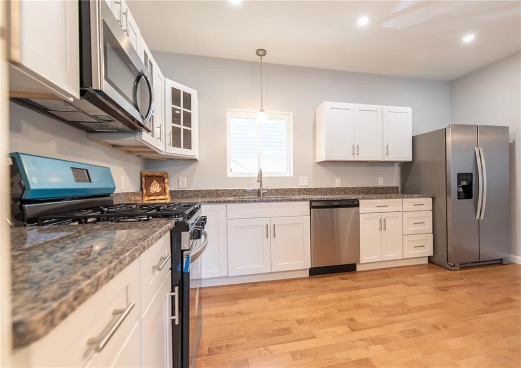 Condominium at 184 Avenue C UNIT -3, Woonsocket, photo 8 of 21