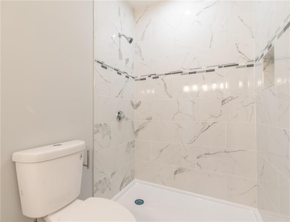 Condominium at 184 Avenue C UNIT -2, Woonsocket, photo 12 of 20