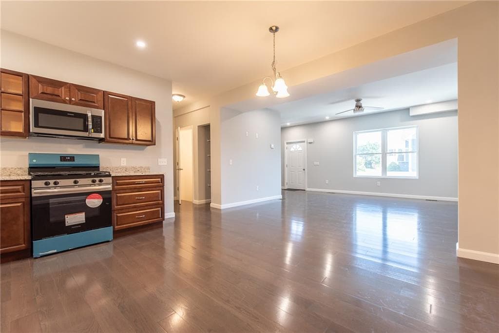 Condominium at 184 Avenue C UNIT -2, Woonsocket, photo 7 of 20