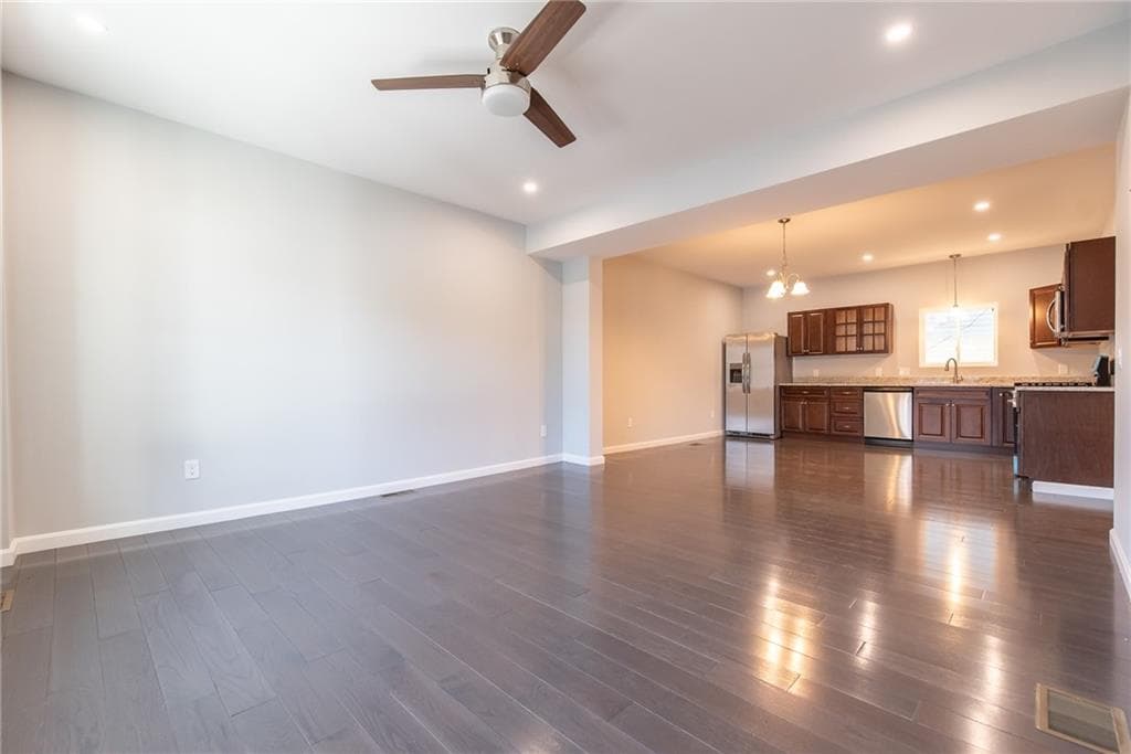 Condominium at 184 Avenue C UNIT -2, Woonsocket, photo 3 of 20