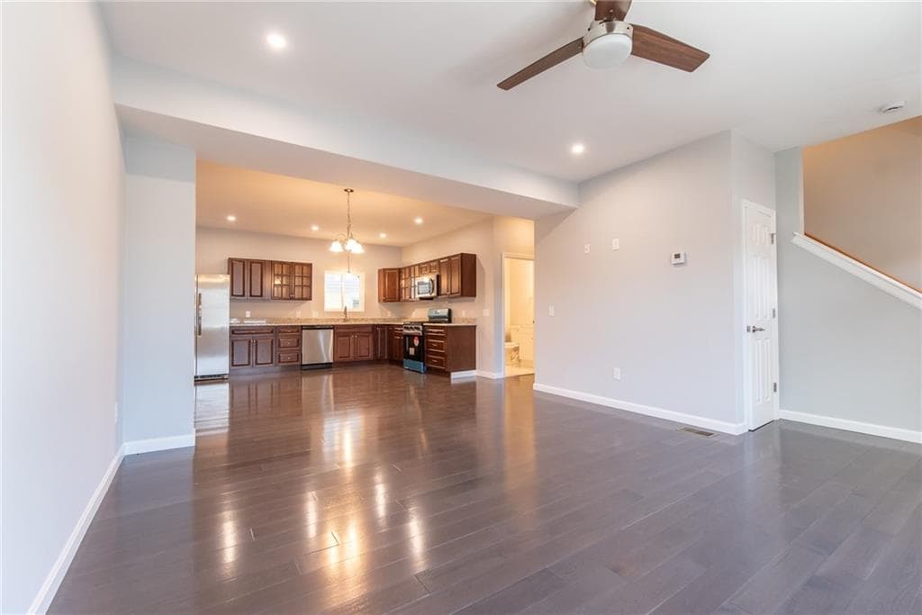 Condominium at 184 Avenue C UNIT -2, Woonsocket, photo 4 of 20