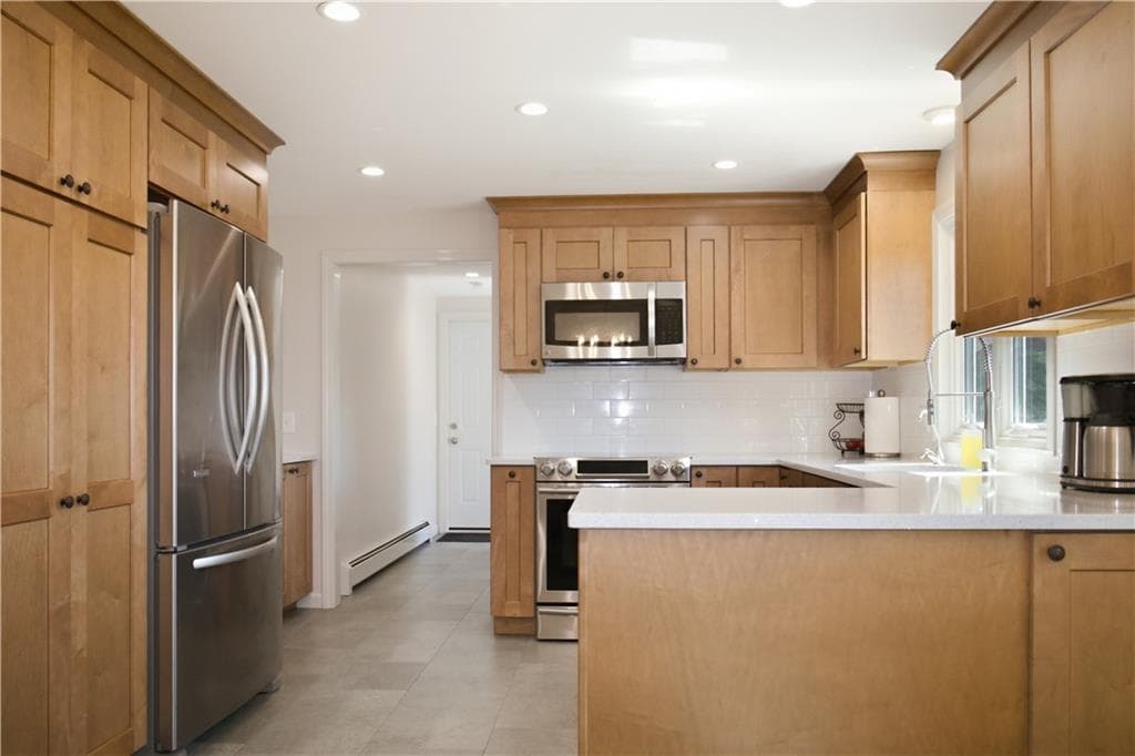 Single Family Residence at 43 Bayview Drive, West Warwick, photo 16 of 49