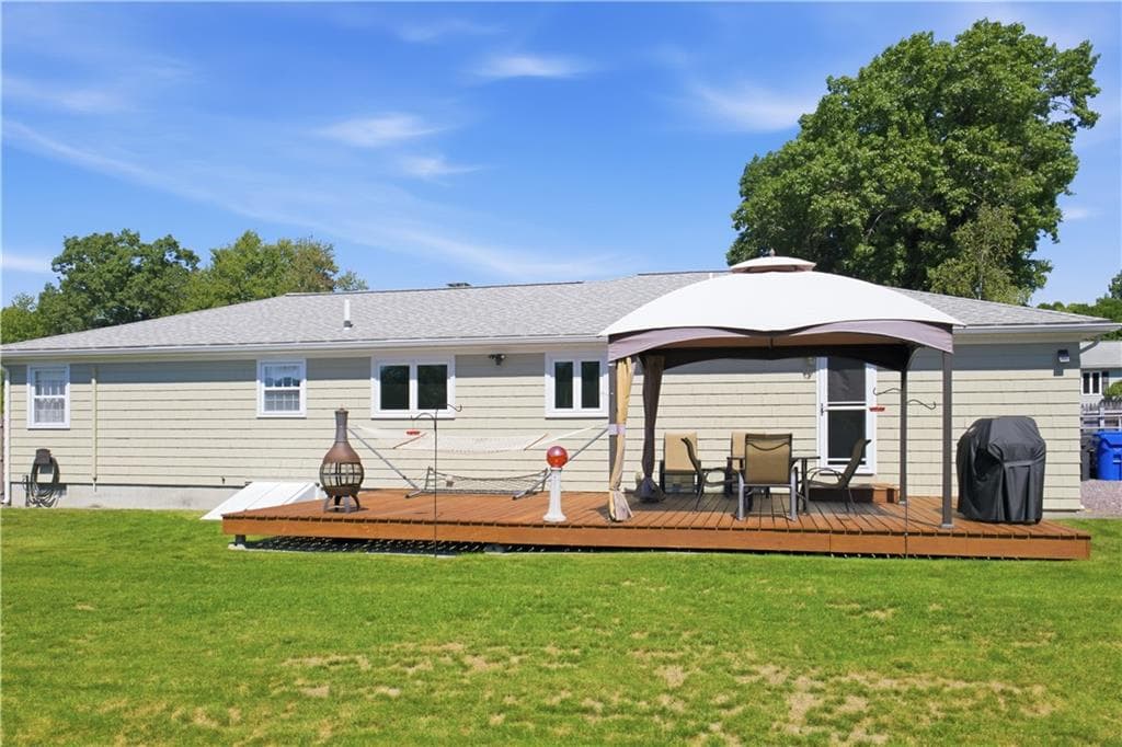 Single Family Residence at 43 Bayview Drive, West Warwick, photo 12 of 49