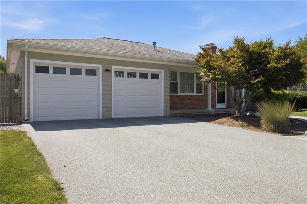 Single Family Residence at 43 Bayview Drive, West Warwick, photo 3 of 49