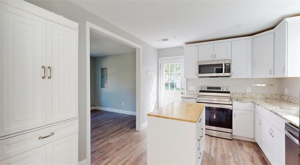Single Family Residence at 38 Vars Lane, Westerly, photo 12 of 25