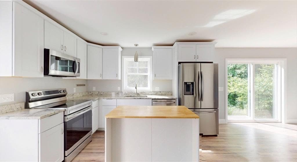 Single Family Residence at 38 Vars Lane, Westerly, photo 9 of 25