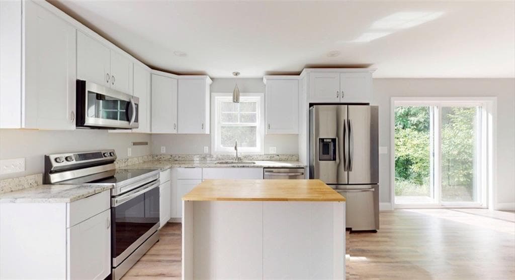 Single Family Residence at 38 Vars Lane, Westerly, photo 11 of 25