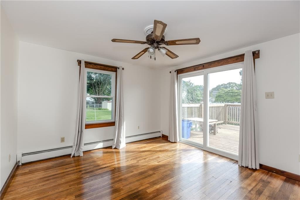 Single Family Residence at 92 Hawksley Avenue, Warwick, photo 6 of 18