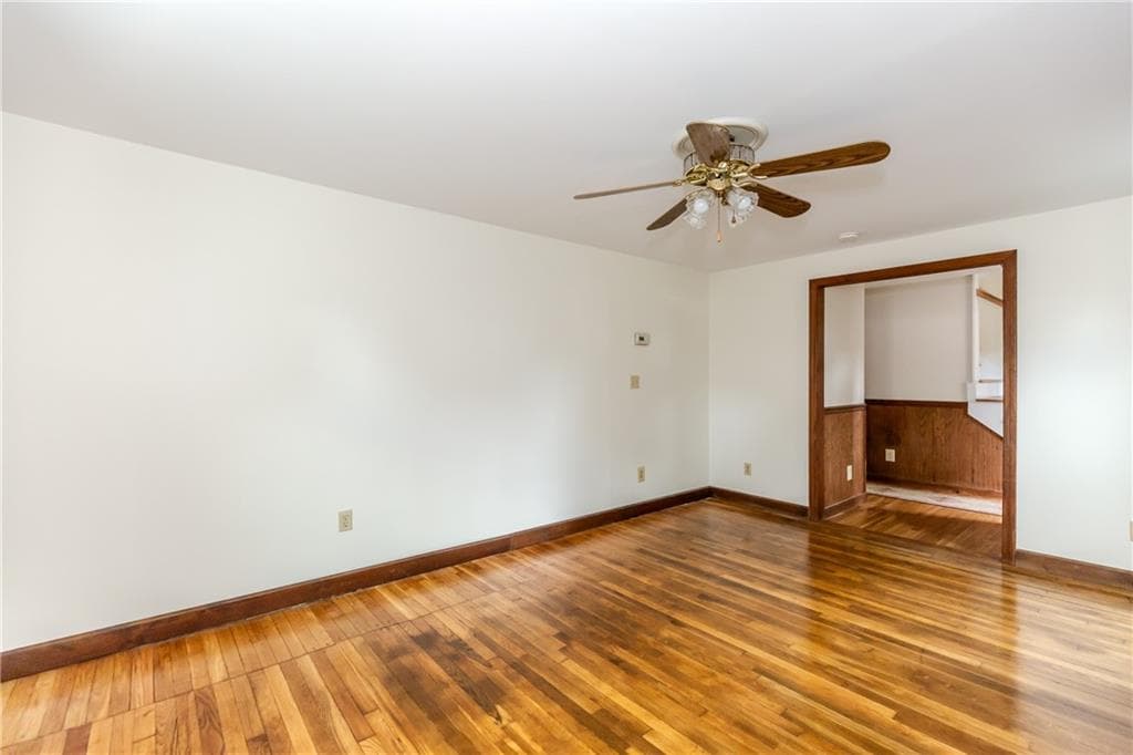 Single Family Residence at 92 Hawksley Avenue, Warwick, photo 10 of 18