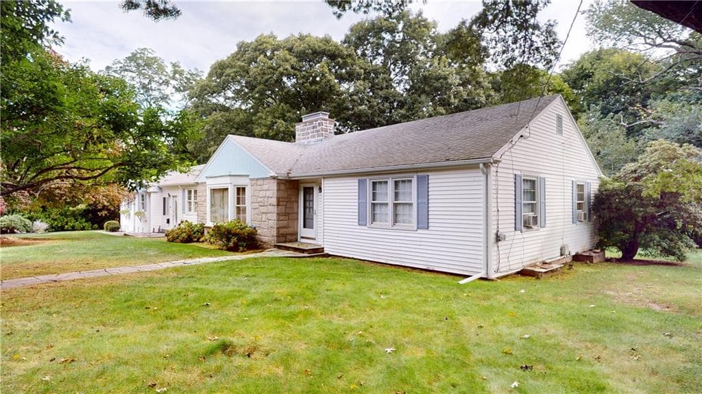 Single Family Residence at 96 Paterson Avenue, Warwick, photo 6 of 49