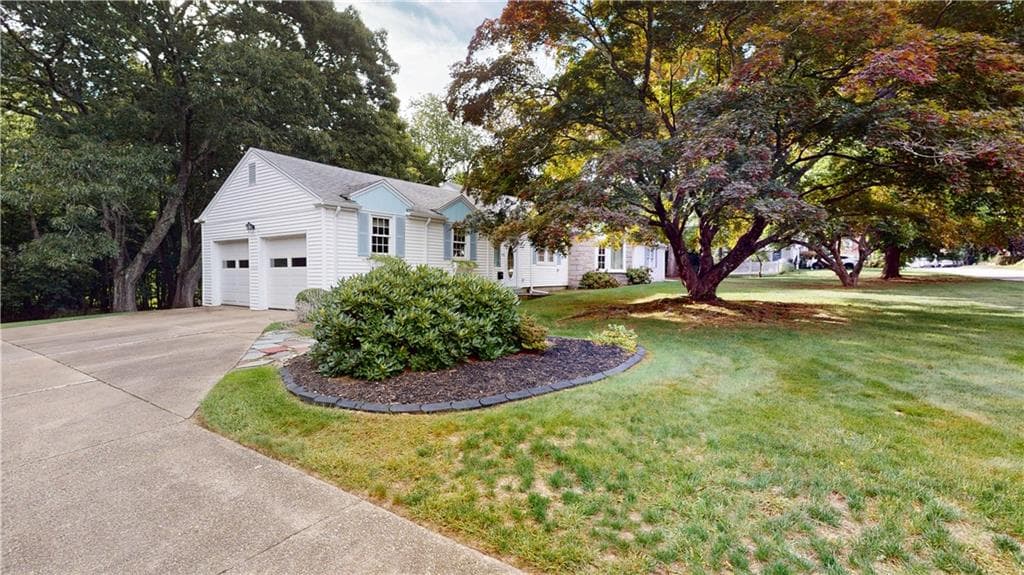 Single Family Residence at 96 Paterson Avenue, Warwick, photo 3 of 49