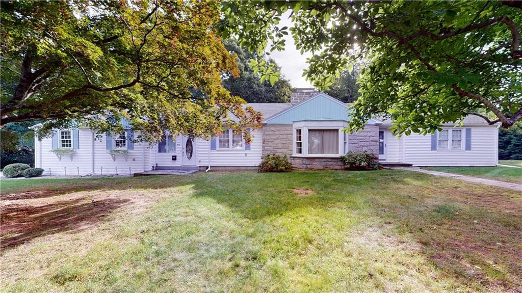 Single Family Residence at 96 Paterson Avenue, Warwick, photo 5 of 49