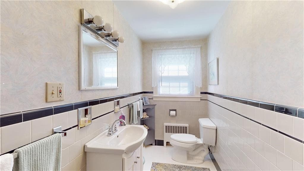 Single Family Residence at 96 Paterson Avenue, Warwick, photo 18 of 49