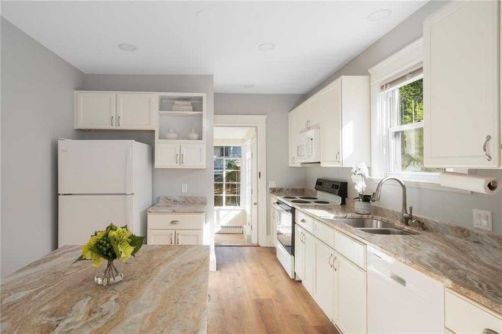 Single Family Residence at 14 Taft Avenue, Providence, photo 8 of 30