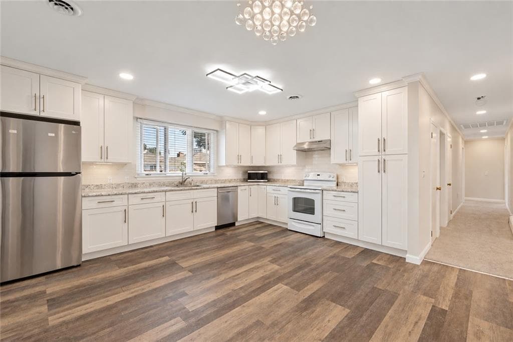 Single Family Residence at 30 Wardlaw Court, Providence, photo 11 of 27