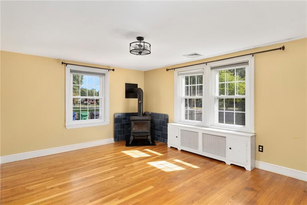Single Family Residence at 161 Carolyn Street, Warwick, photo 10 of 25