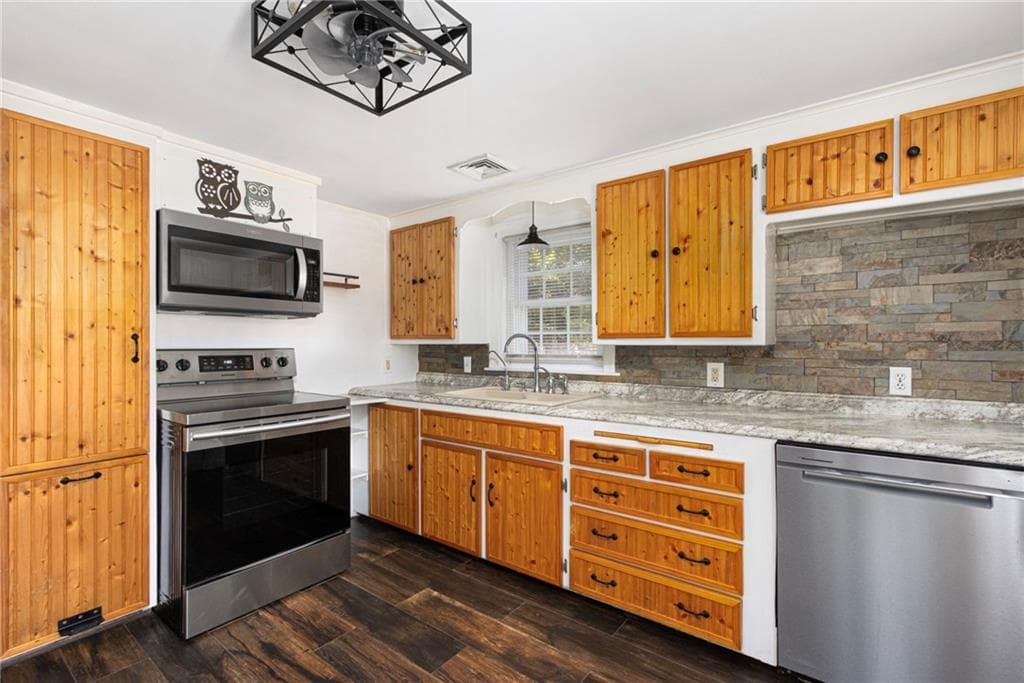 Single Family Residence at 161 Carolyn Street, Warwick, photo 11 of 25
