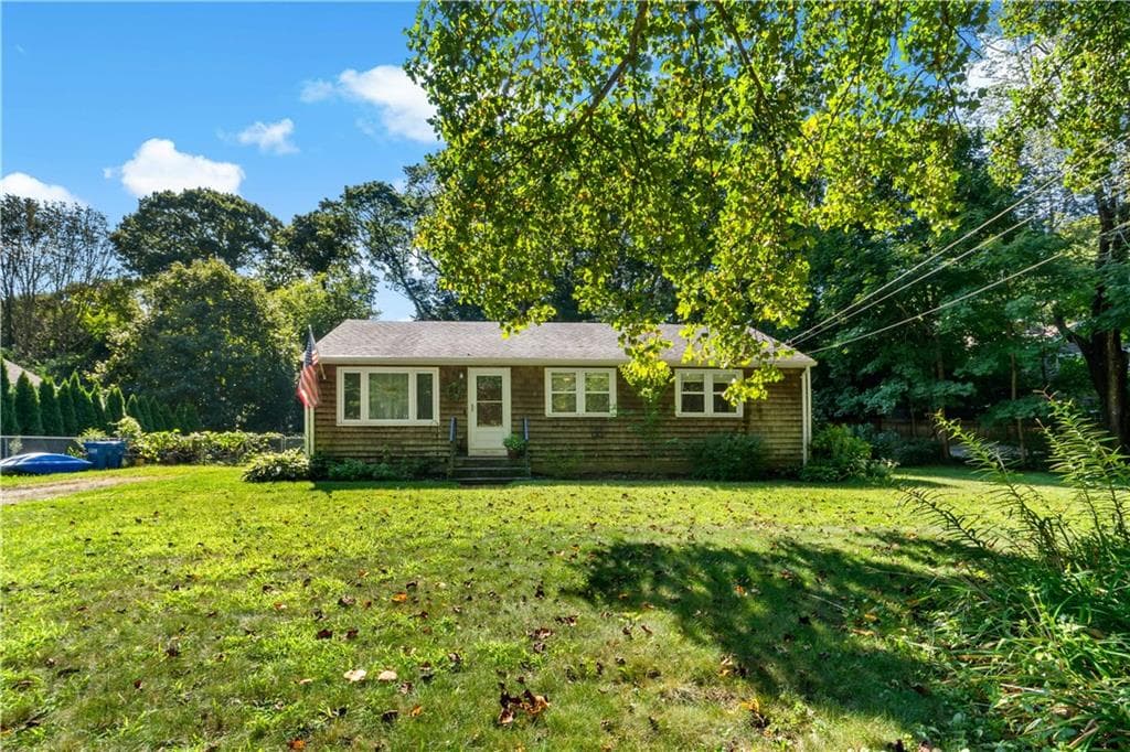 Single Family Residence at 430 Pond Street, South Kingstown, photo 2 of 30