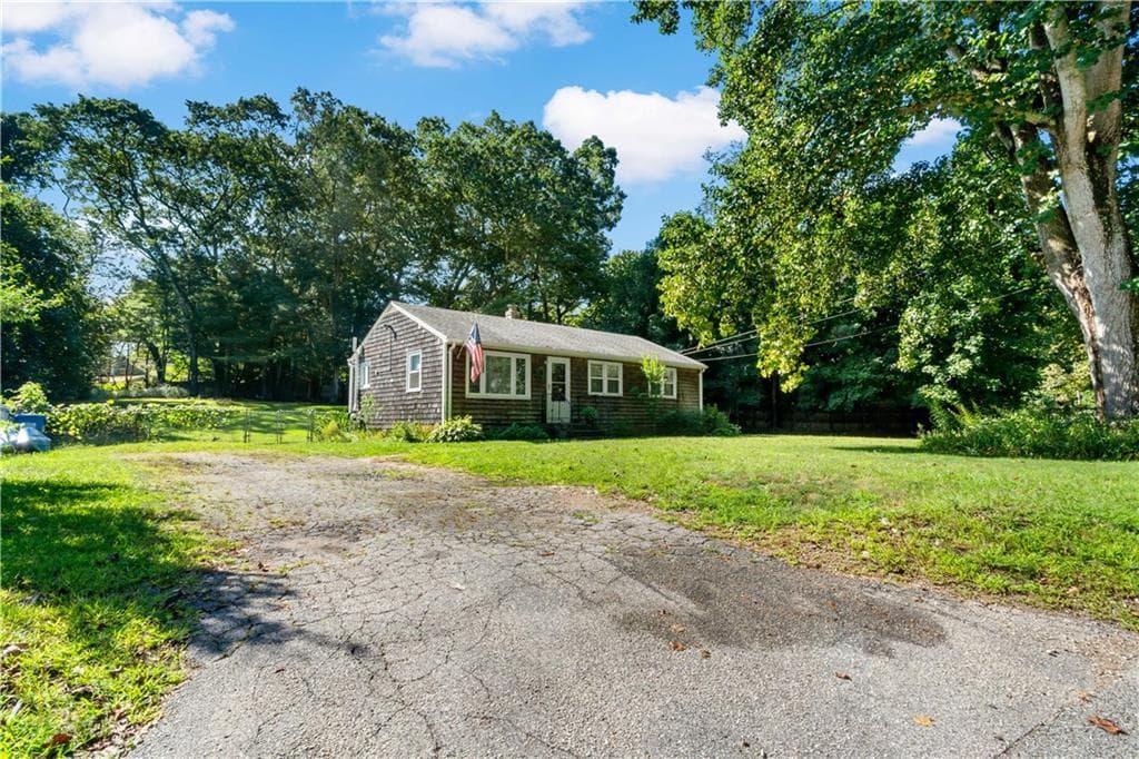 Single Family Residence at 430 Pond Street, South Kingstown, photo 3 of 30