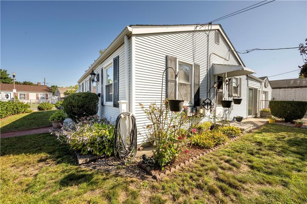 Single Family Residence at 3 Rose Drive, Pawtucket, photo 2 of 24