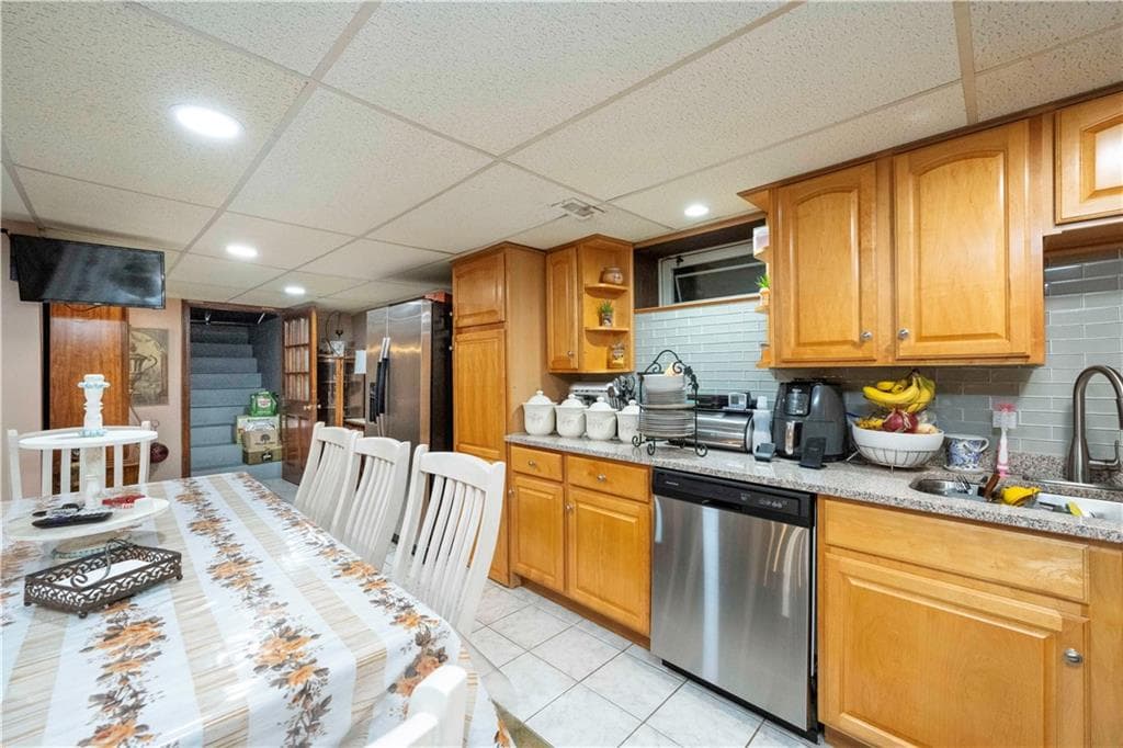 Single Family Residence at 3 Rose Drive, Pawtucket, photo 16 of 24